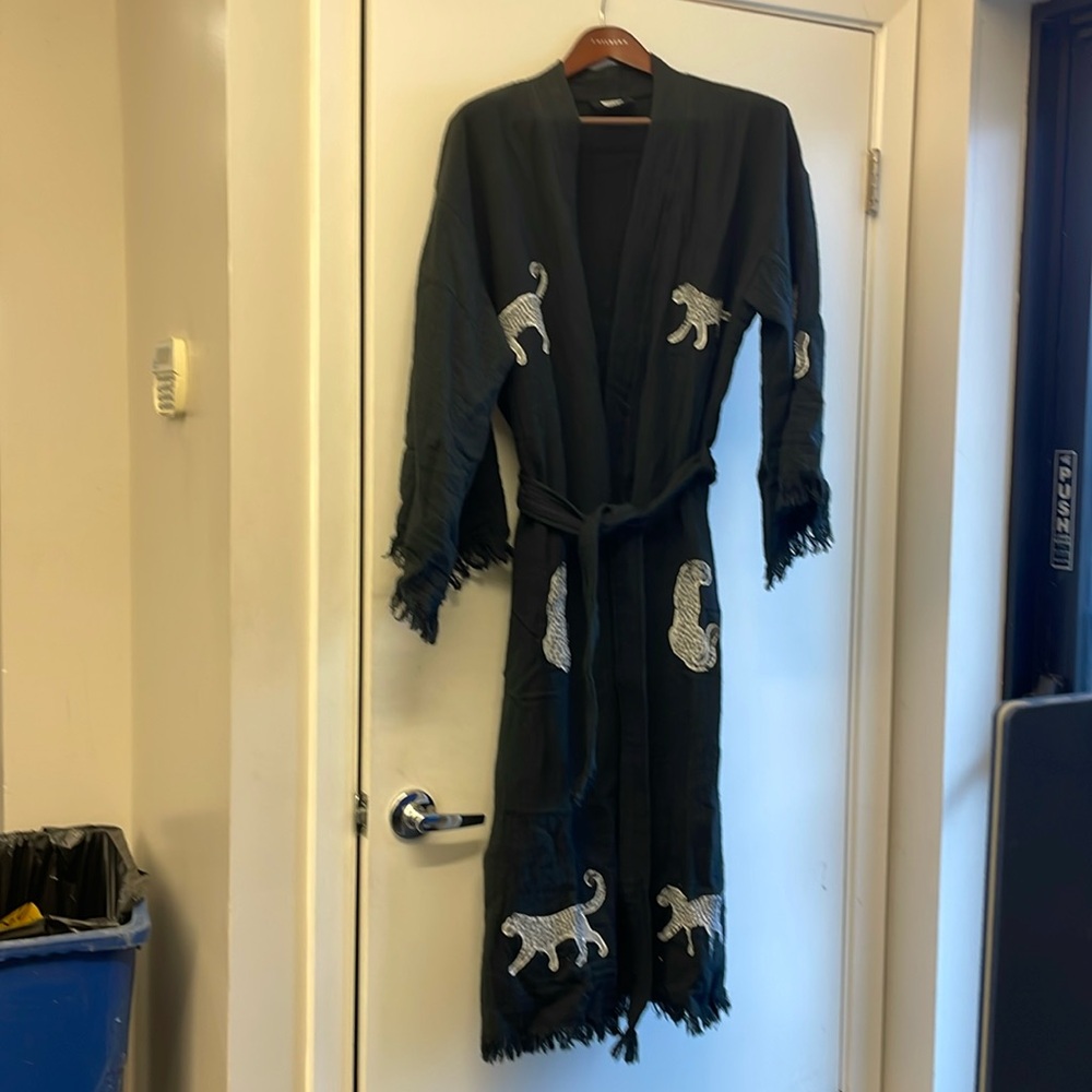 Peshtemal robe